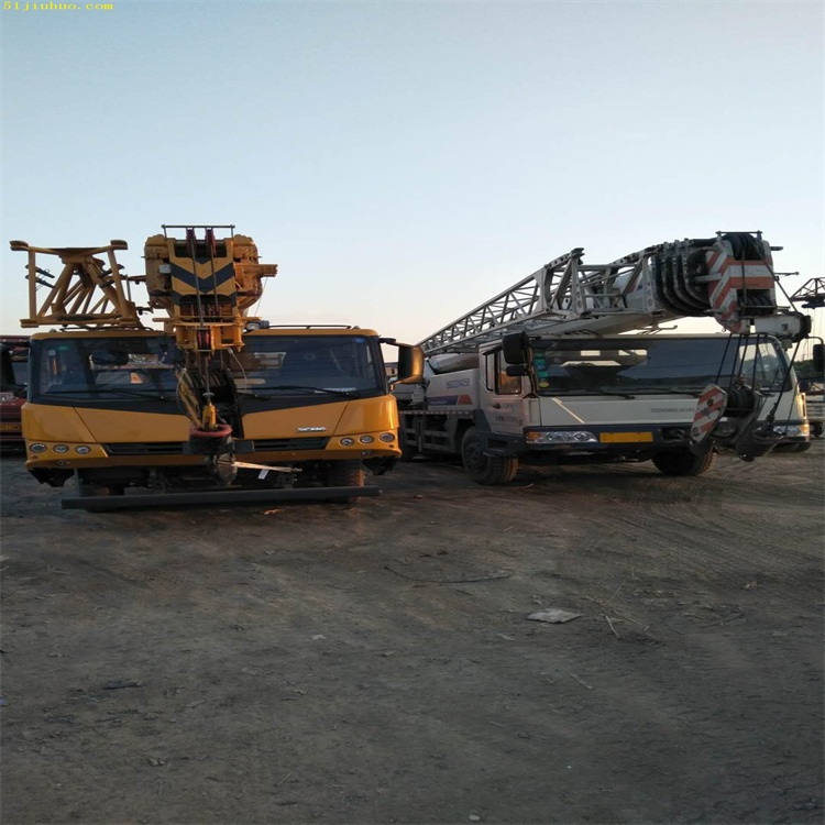 色达吊车吊挖机正确办法